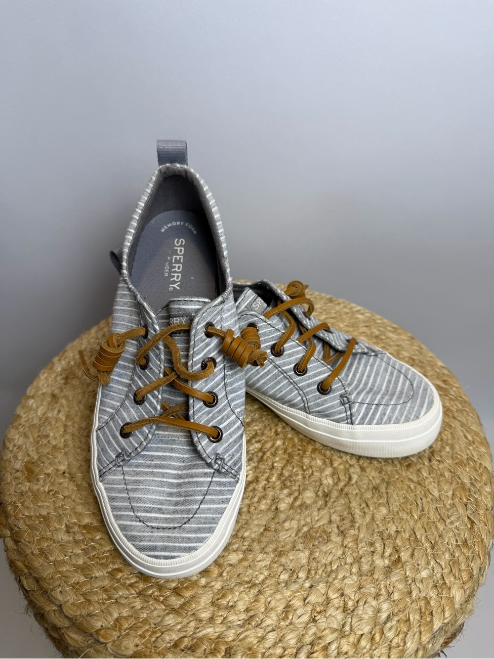 Sperry Crest Vibe Chambray Stripe Canvas Gray & White Sneakers